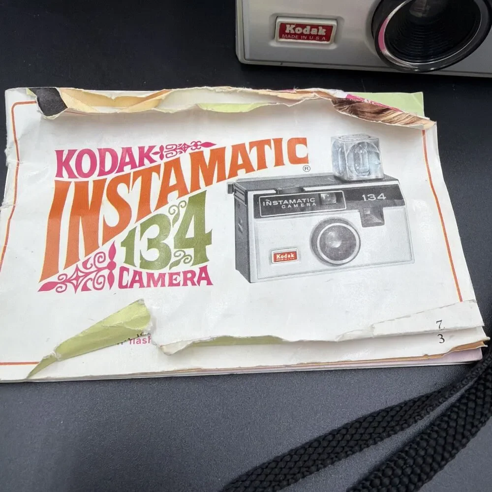 Kodak Instamatic 134 Camera With Case. Vintage 1960’s Made In USA Good Condition